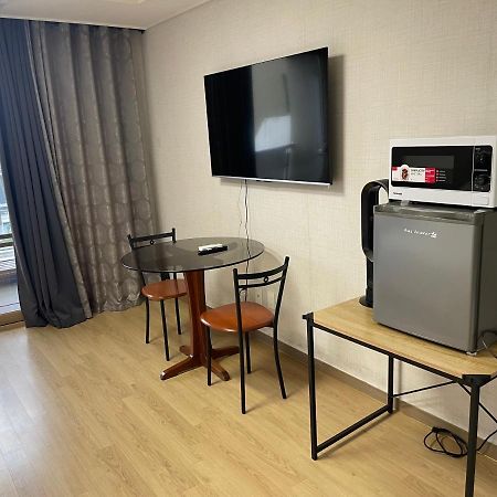 Spacious Luxury Condo W/ Kitchen Beside Hilton Clark D'Heights Angeles Kültér fotó