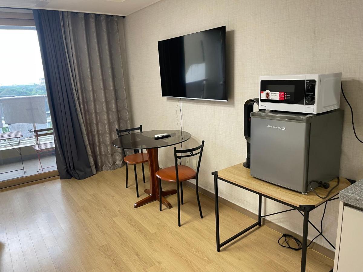Spacious Luxury Condo W/ Kitchen Beside Hilton Clark D'Heights Angeles Kültér fotó