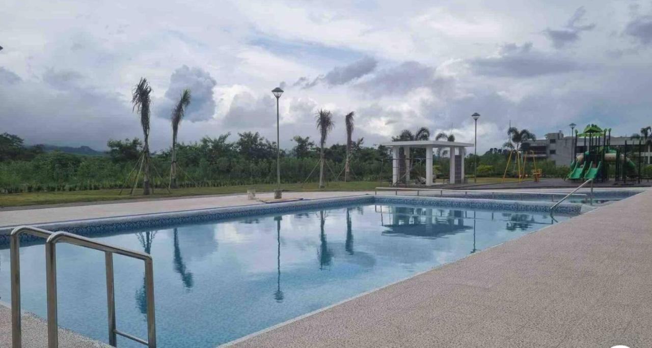 Spacious Luxury Condo W/ Kitchen Beside Hilton Clark D'Heights Angeles Kültér fotó